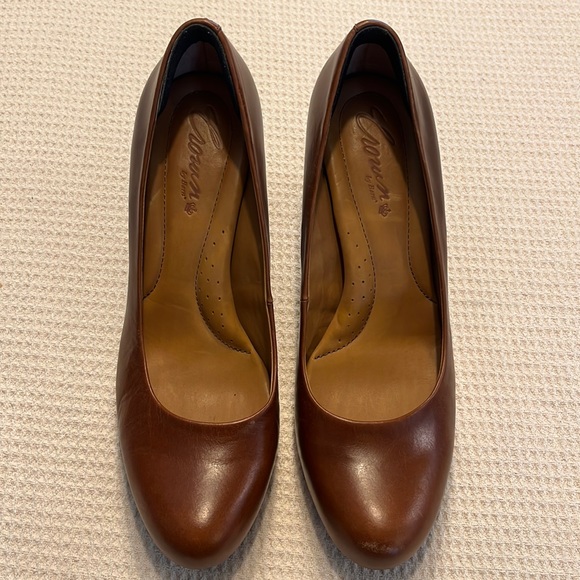 Brown pumps, size 9M, 3 in heel - Picture 1 of 9